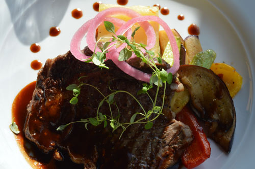 En upplagd tallrik med entrecote